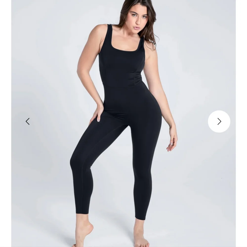 Cosmolle Women's Yoga Off White Sleeveless Built In Bra Jumpsuit Nwt Size Small